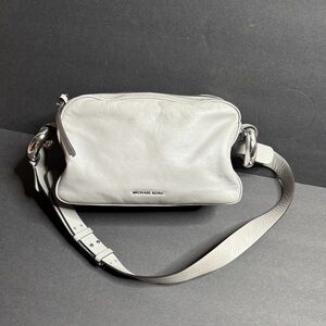 MICHAEL KORS Grand Daria Medium Leather Shoulder Bag Cement